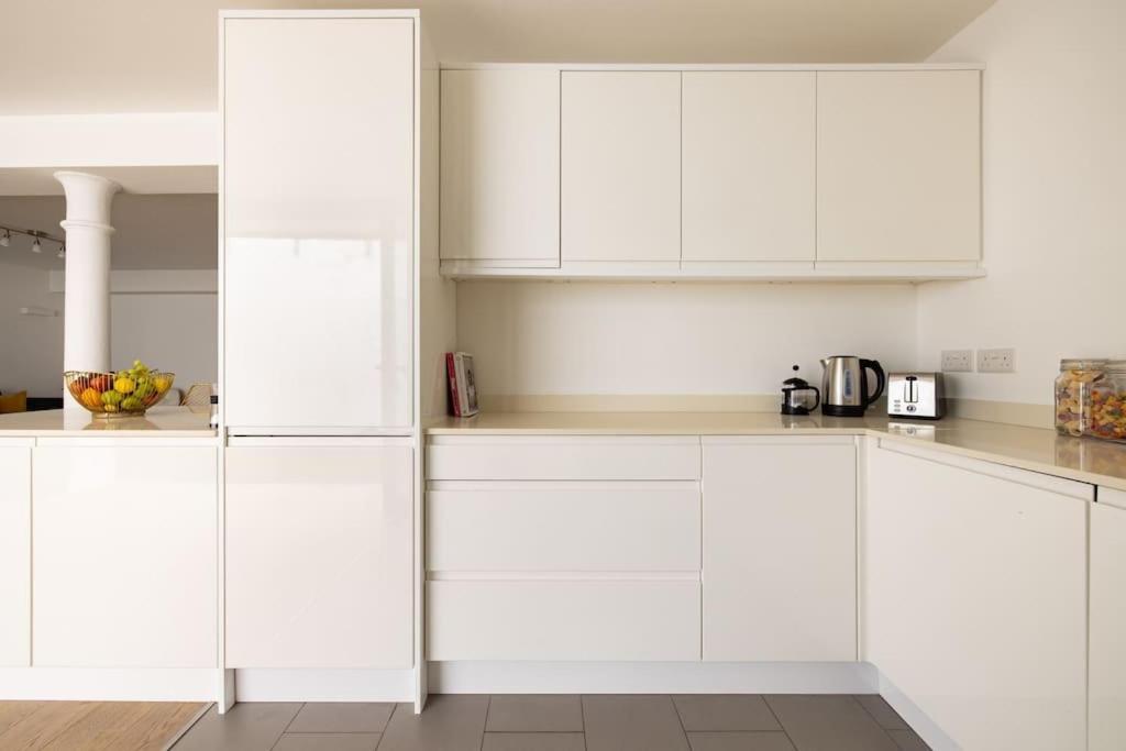 Wild Roses Serviced Apartments - Borough ลอนดอน ภายนอก รูปภาพ