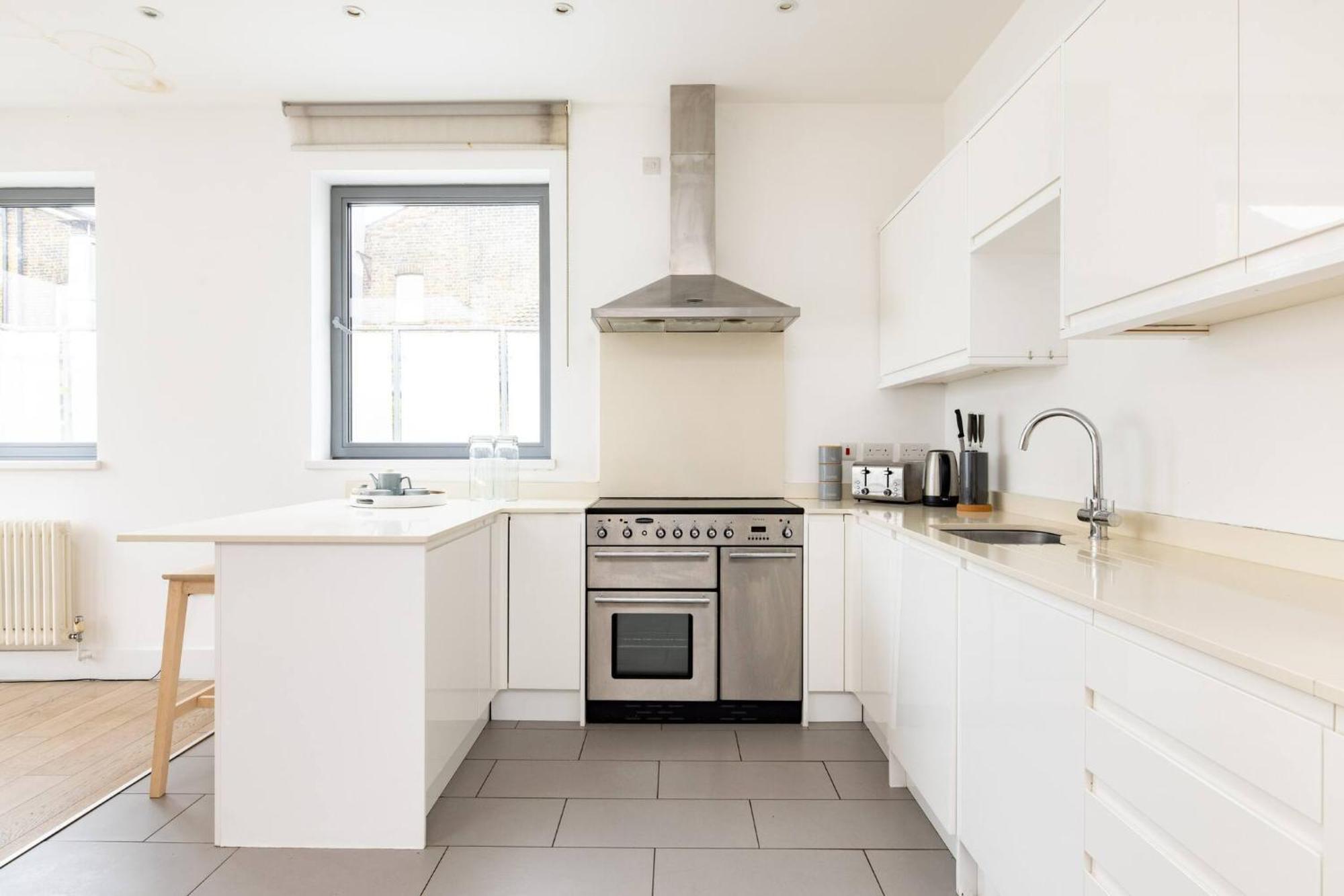 Wild Roses Serviced Apartments - Borough ลอนดอน ภายนอก รูปภาพ