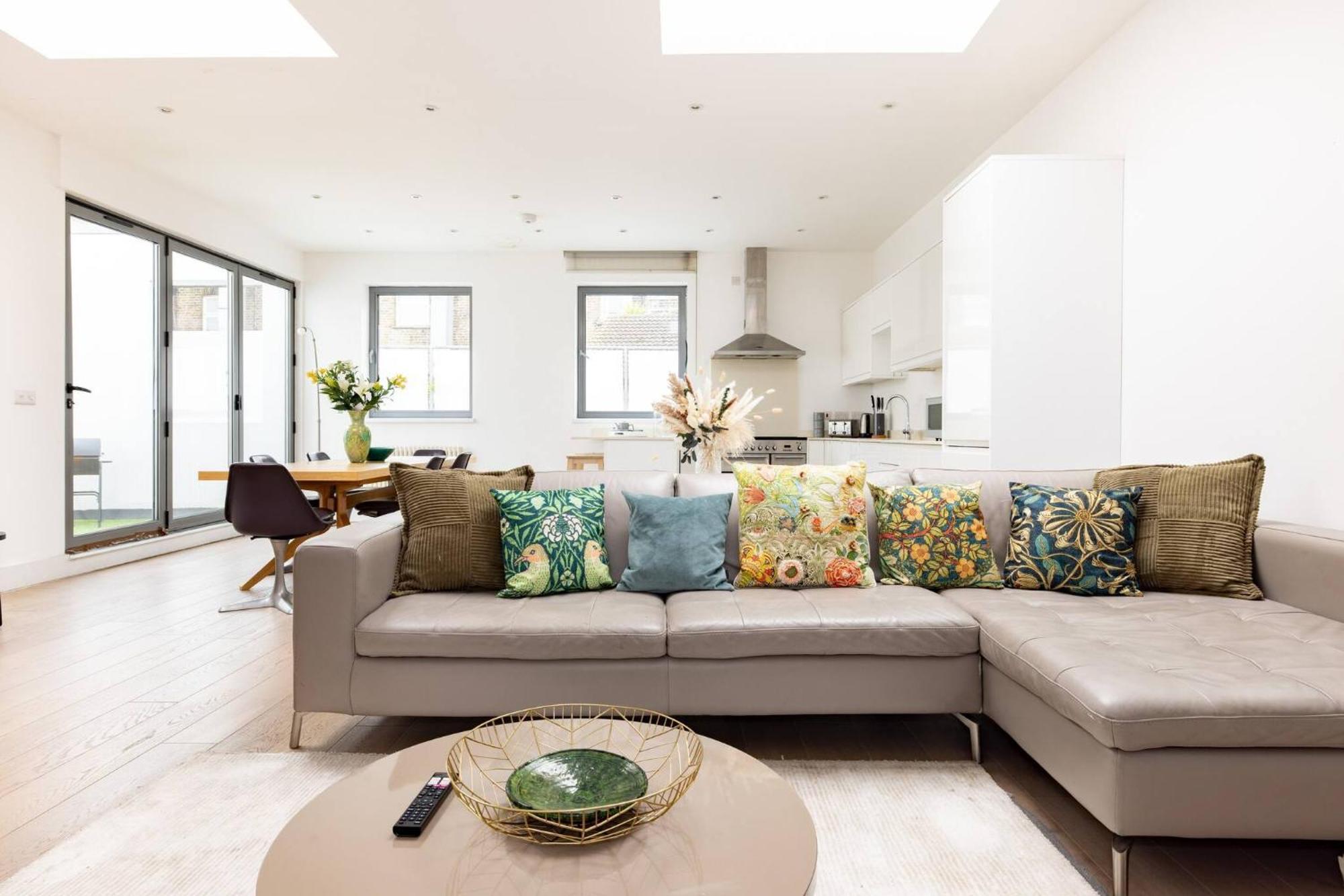 Wild Roses Serviced Apartments - Borough ลอนดอน ภายนอก รูปภาพ
