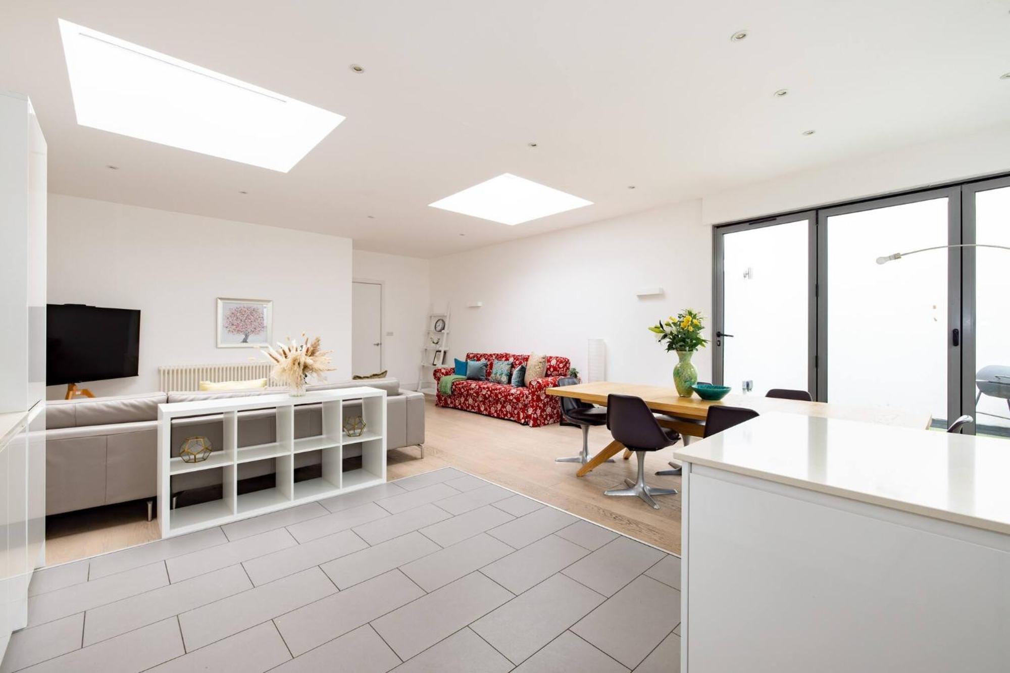Wild Roses Serviced Apartments - Borough ลอนดอน ภายนอก รูปภาพ