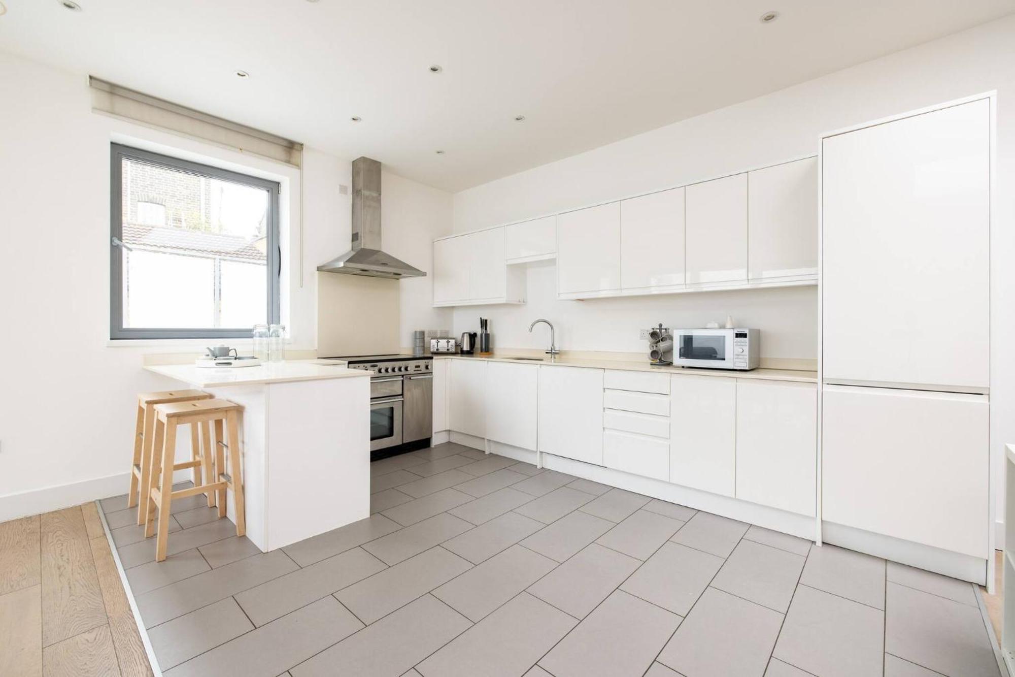 Wild Roses Serviced Apartments - Borough ลอนดอน ภายนอก รูปภาพ