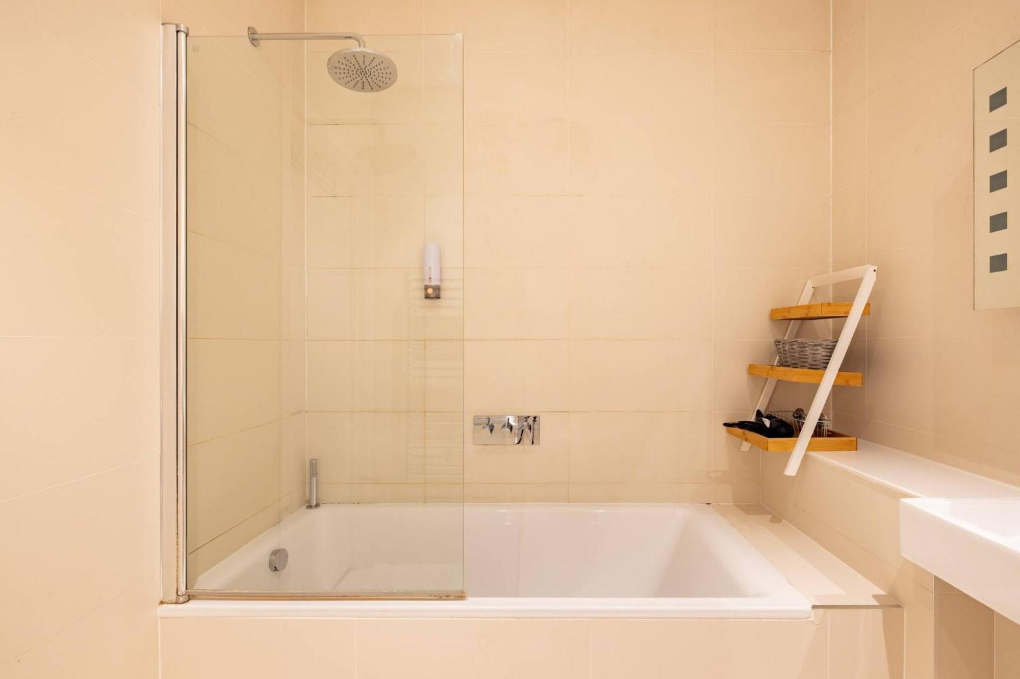 Wild Roses Serviced Apartments - Borough ลอนดอน ภายนอก รูปภาพ